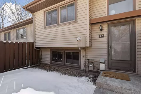 27 River Woods Ln, Burnsville, MN 55337