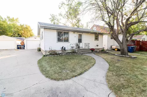 1310 12th St N, Moorhead, MN 56560