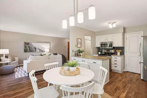 997 Heritage Ct E, Vadnais Heights, MN 55127