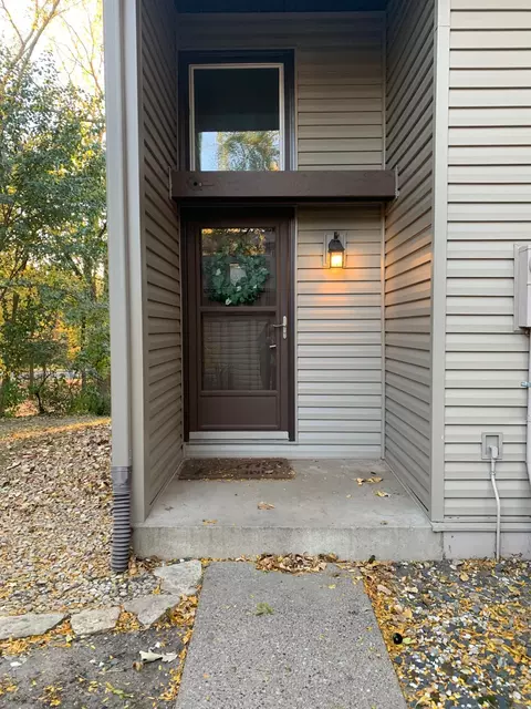 100 River Woods Ln, Burnsville, MN 55337