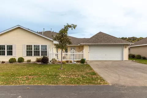 2912 Salem Meadows Dr SW, Rochester, MN 55902
