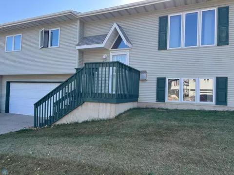 41 Prairiewood Xing S #101, Fargo, ND 58103
