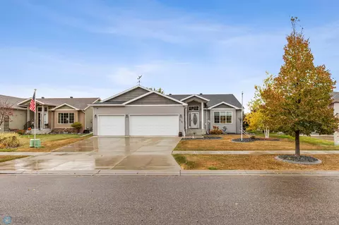 216 30 Ave E, West Fargo, ND 58078