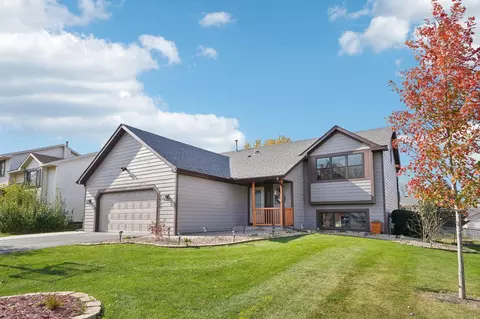 2438 Hynes Ave N, Oakdale, MN 55128