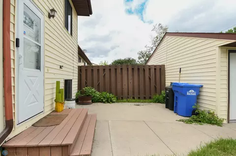 2325 17 St S, Fargo, ND 58103 photo 5