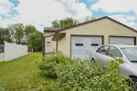 2325 17 St S, Fargo, ND 58103 photo 2