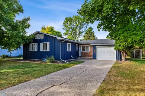 2305 9th St S, Fargo, ND 58103