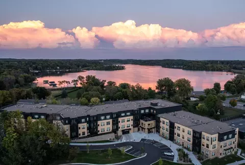 1948 W Wayzata Blvd #003, Long Lake, MN 55356