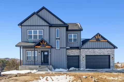 404 Moelter Ln, Hudson, WI 54016