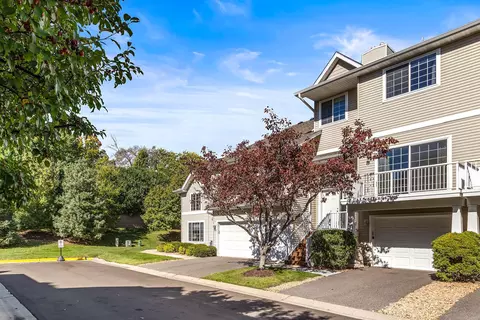 376 Willoughby Way W, Hopkins, MN 55305
