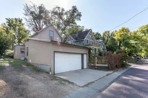 319 Washington Ct, Mankato, MN 56001