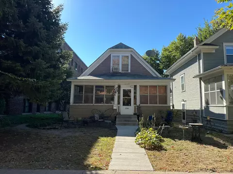 1294 Grand Ave, Saint Paul, MN 55105