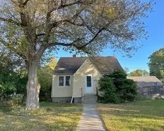 806 11th St, International Falls, MN 56649