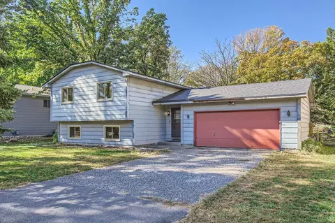 10460 Hummingbird St NW, Coon Rapids, MN 55433