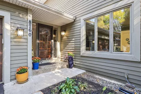 8760 Bentwood Dr, Eden Prairie, MN 55344