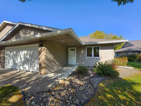 720 Victoria Ct, Stillwater, MN 55082
