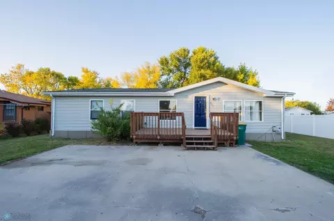 407 10th Ave NW, West Fargo, ND 58078