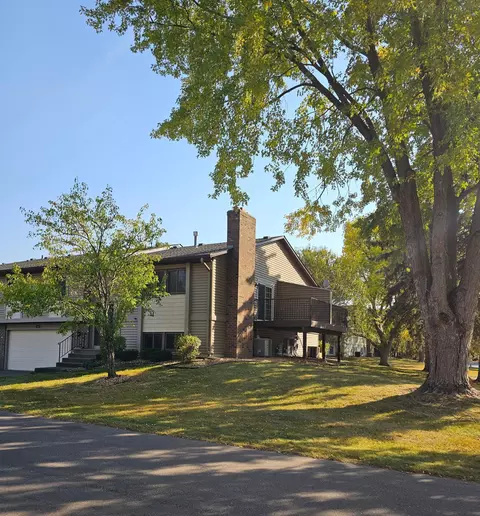 9466 Kingsview Ln N, Maple Grove, MN 55369