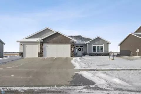 5659 43rd St S, Fargo, ND 58104