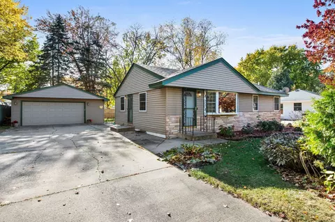 1060 Hathaway Ln NE, Fridley, MN 55432