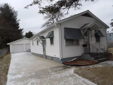 1504 8th St SE, Austin, MN 55912 photo 2