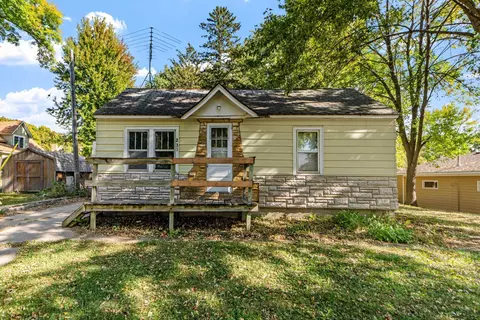 231 3rd St N, Winsted, MN 55395
