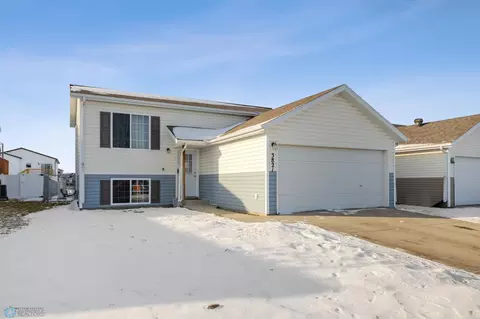 3821 34th St S, Moorhead, MN 56560