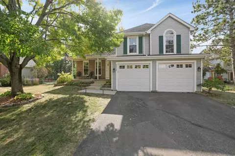 8810 Knollwood Dr, Eden Prairie, MN 55347