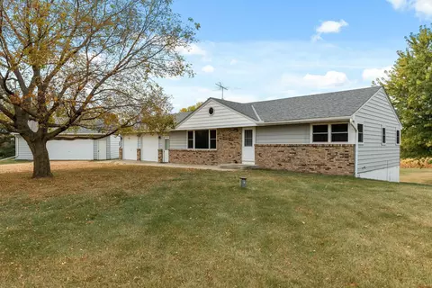 12710 Laurie Ln, Chaska, MN 55318