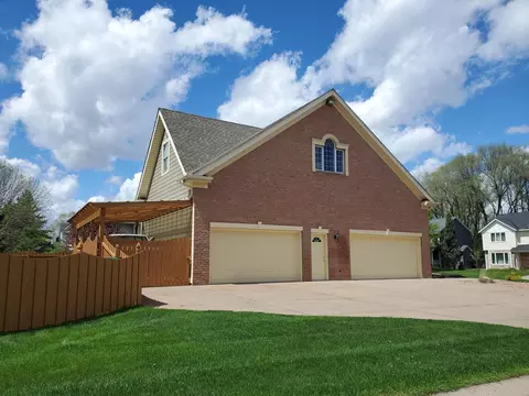 1272 Bucher Ave, Shoreview, MN 55126