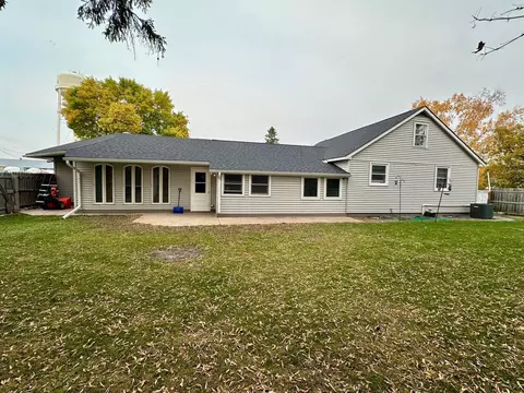 102 4th St SW, Roseau, MN 56751
