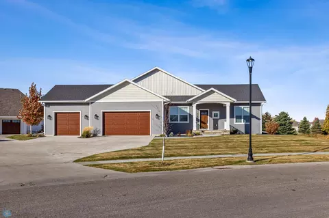 4984 Avery Ln S, Fargo, ND 58104
