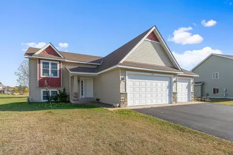 906 Roosevelt St S, Cambridge, MN 55008