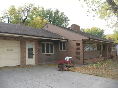 120 F St, Marshall, MN 56258