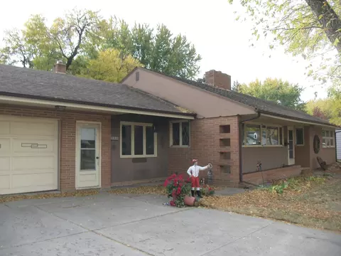 120 F St, Marshall, MN 56258