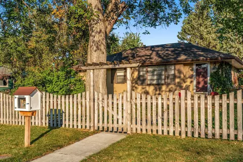 6106 Emerson Ave N, Brooklyn Center, MN 55430