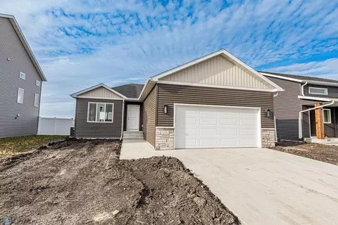 5821 Ellis Dr W, Fargo, ND 58047