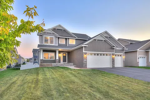 2032 Red Oak Ln, Lino Lakes, MN 55038