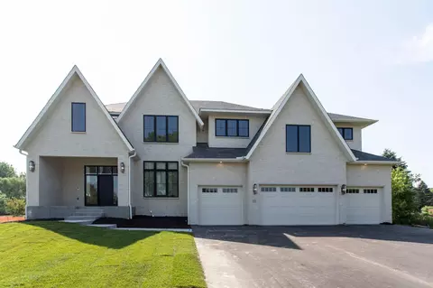 11 High Point Rd, Dellwood, MN 55110