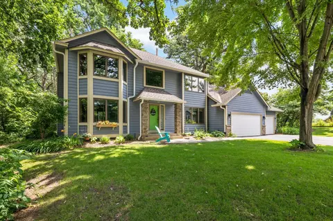 3210 Red Oak Dr, Eagan, MN 55121