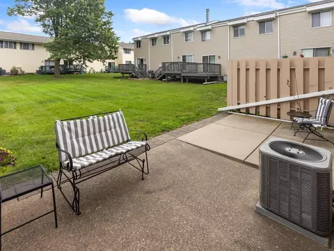 458 Dorland Ct S, Maplewood, MN 55119