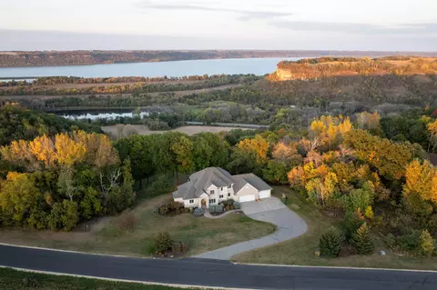28350 Ridgeview Dr S, Frontenac, MN 55026
