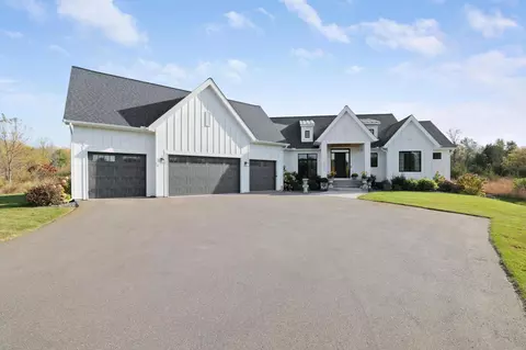 9014 Whisper Creek Trl, Rockford, MN 55373