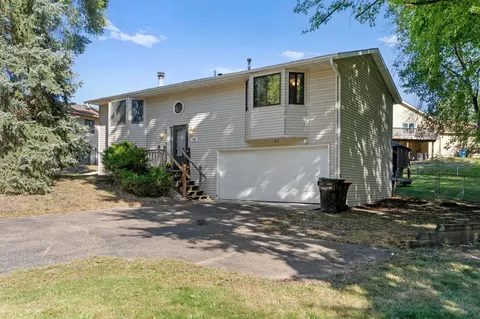 942 Mcknight Rd S, Maplewood, MN 55119