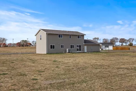 501 Brussels Ct, Marshall, MN 56258 photo 4