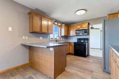 501 Brussels Ct, Marshall, MN 56258 photo 10