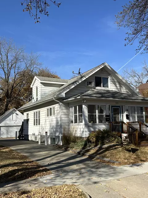 223 10th Ave SE, Rochester, MN 55904