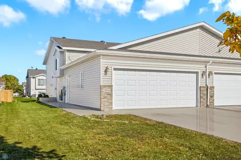 1016 35th Ave S, Moorhead, MN 56560