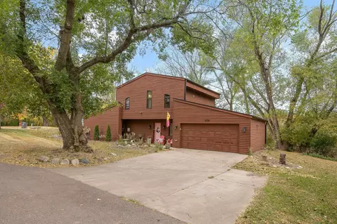 17730 Arrowhead Trl, Minnetonka, MN 55345