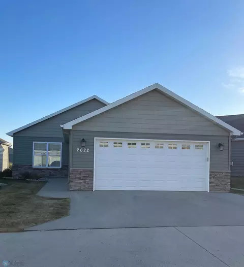 2622 Whispering Creek Cir S, Fargo, ND 58104